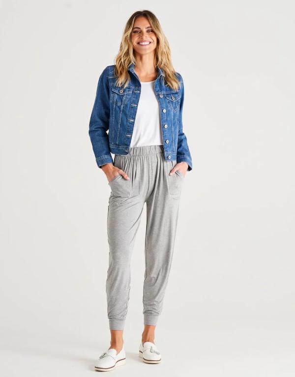 Guide to Jogger Pants Outfits for Women